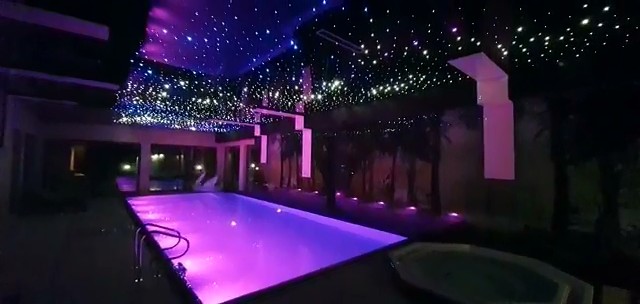 波兰RGB七彩泳池水下灯光效果案例